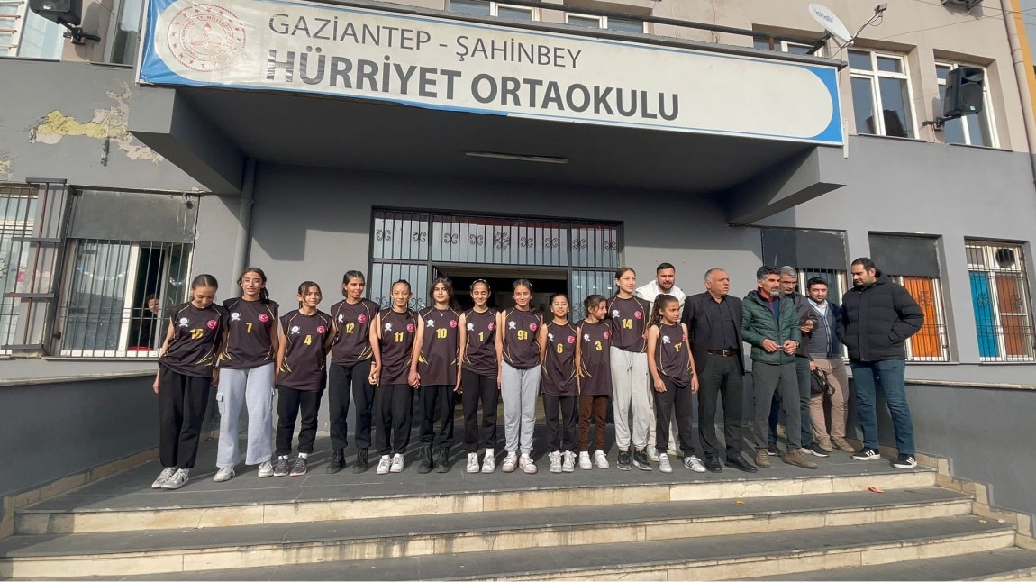 Okul Voleybol Takımımız Finalde!